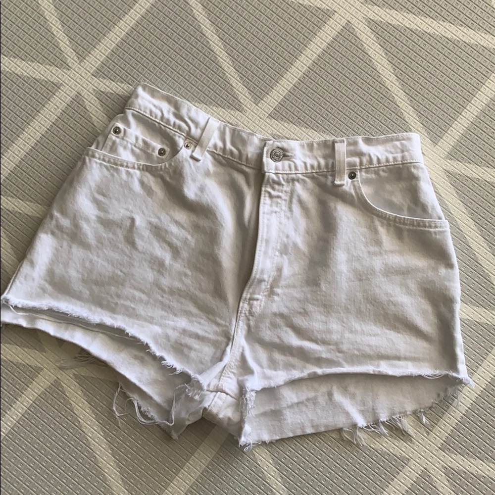 White Levi’s cut off denim shorts